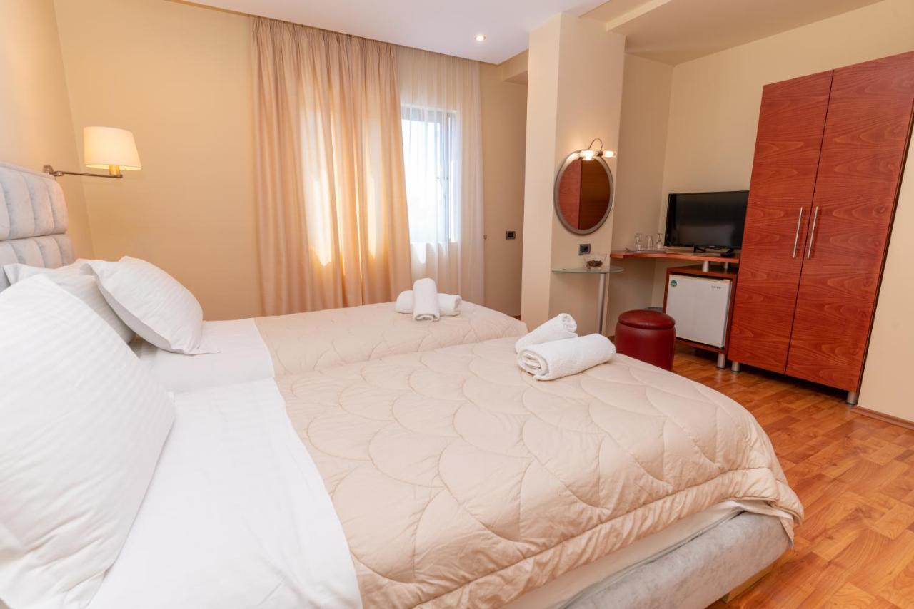 Hotel Brilant Saranda Exterior photo