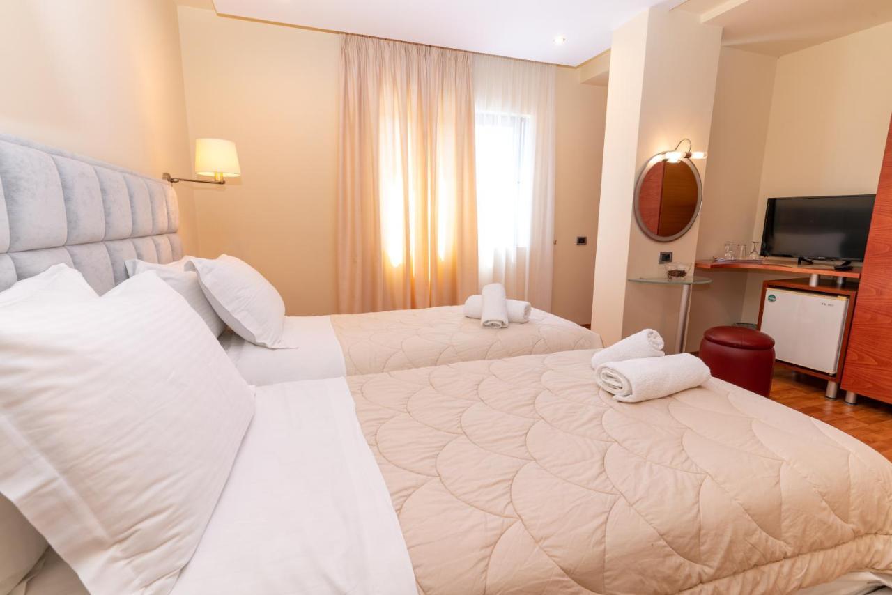 Hotel Brilant Saranda Exterior photo