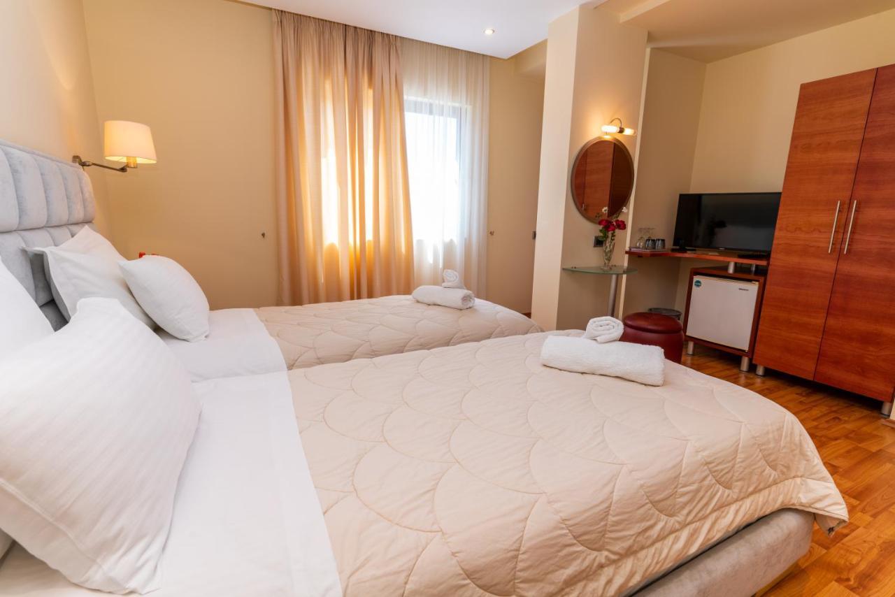 Hotel Brilant Saranda Exterior photo